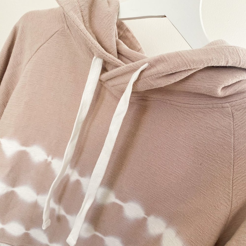 Cropped Tie-Dye Hoodie